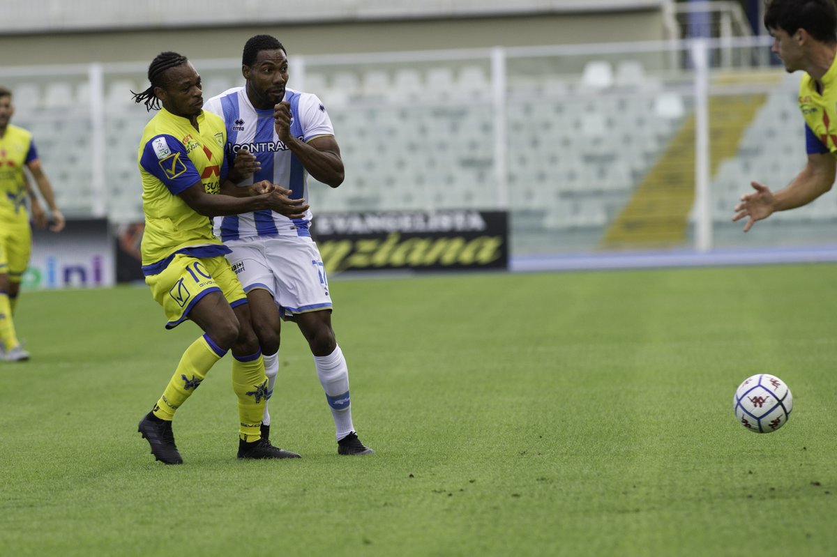 PescaraCalcio's tweet photo. 📸 #PESCHI #forzapescara @Lega_B https://t.co/kgCa6FU94T