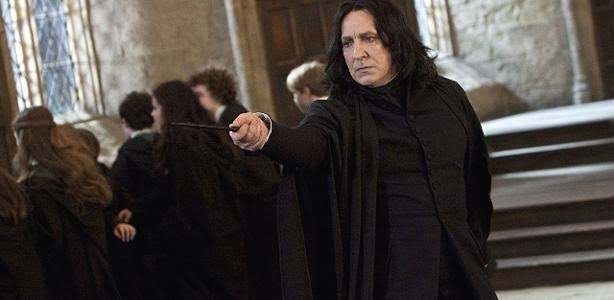 Leviosaa_hp's tweet photo. O Snape é um anti-herói. Você não pode chamá-lo de herói: ele era vingativo e praticava bullying com os alunos. Você não pode chamá-lo de vilão: ele morreu para salvar o mundo bruxo. https://t.co/EcOKJpvVRg