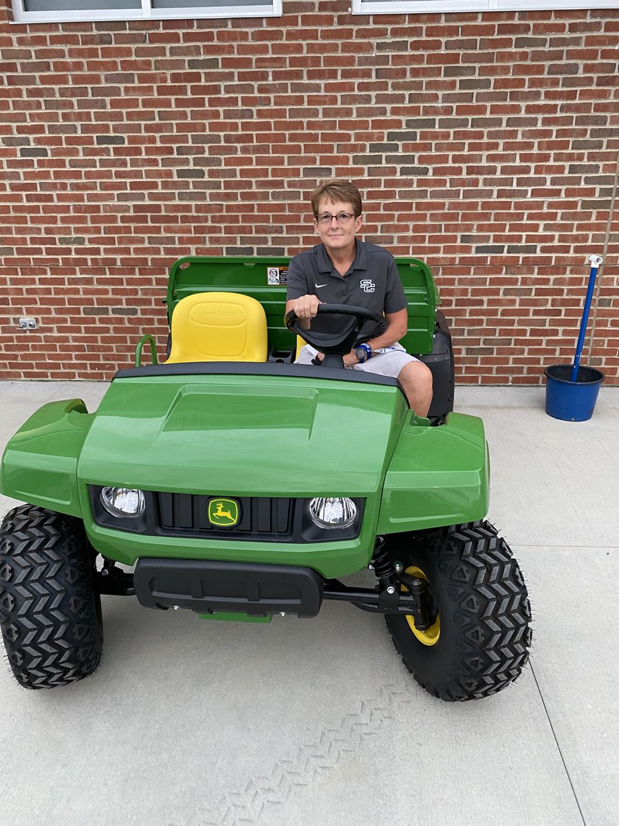 kmfcaf's tweet image. SHOCKED‼️🤪Won this last night at the Spencer Co. High School Athletics / Golf fundraiser John Deere raffle. Nice District win , Go Bears 💙🏈