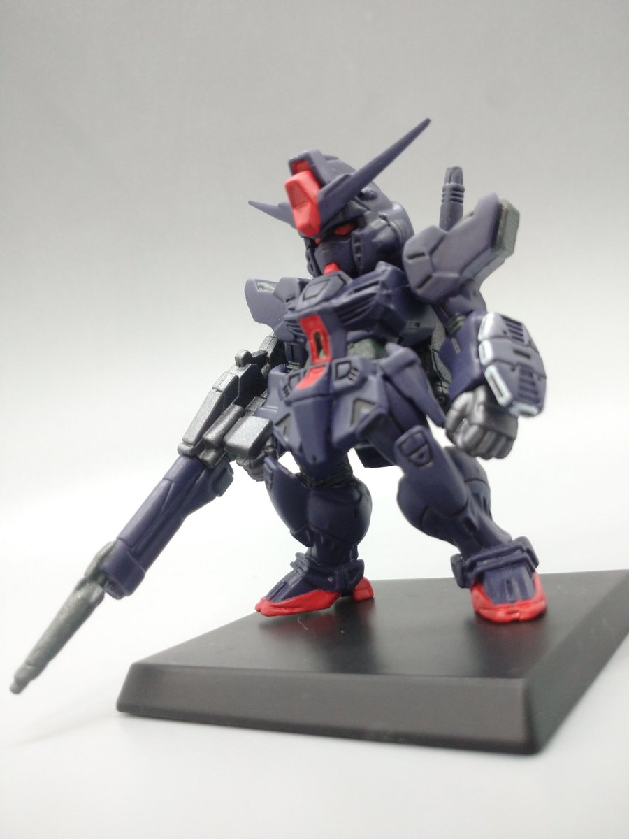 しもん 旧ザクで使った塗料を調色し直して 一緒に制作 ガンダムコンバージ ネオガンダム リペイントで ネオガンダム1号機 ガレムソンの黒いネオガンダム かっこいい どう考えてもこっちの方がかっこいい