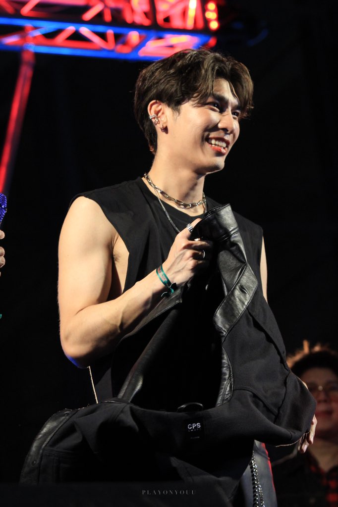 A Self-Indulgent thread of Mew Suppasit in his tank top today (purely for personal reasons)All credit to the pic owners, bless you  #CatMewIfUCan