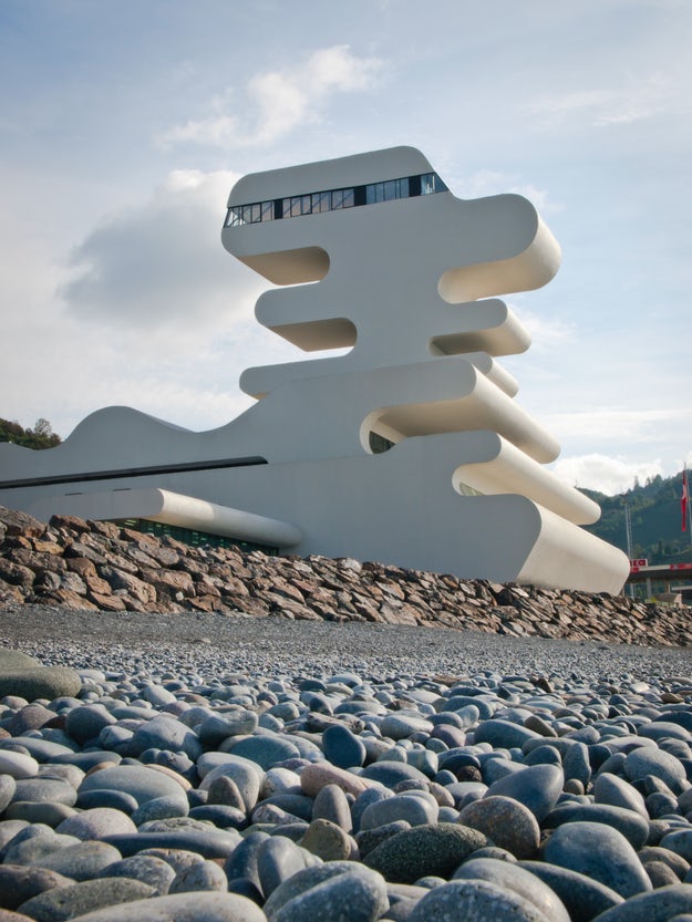 OnliTraveller's tweet image. Architectural border posts that aren't bland...
ow.ly/F67y50Bm8oD #bordercrossing #borderpost #modernarchitecture