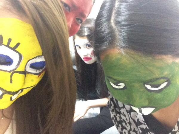 Facial 顔を塗りたくった女の子はなぜかわいい 顔塗り 白塗り パイ投げ フェイスペイント