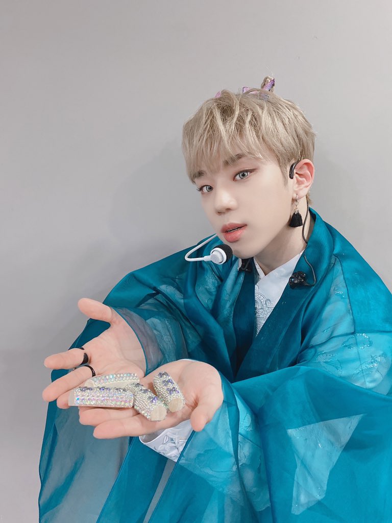 official_ACE7's tweet image. [#에이스_김병관]
오늘의 윷은 화려했도다.
#에이스 #초이스 #나이스
#안녕깨비야