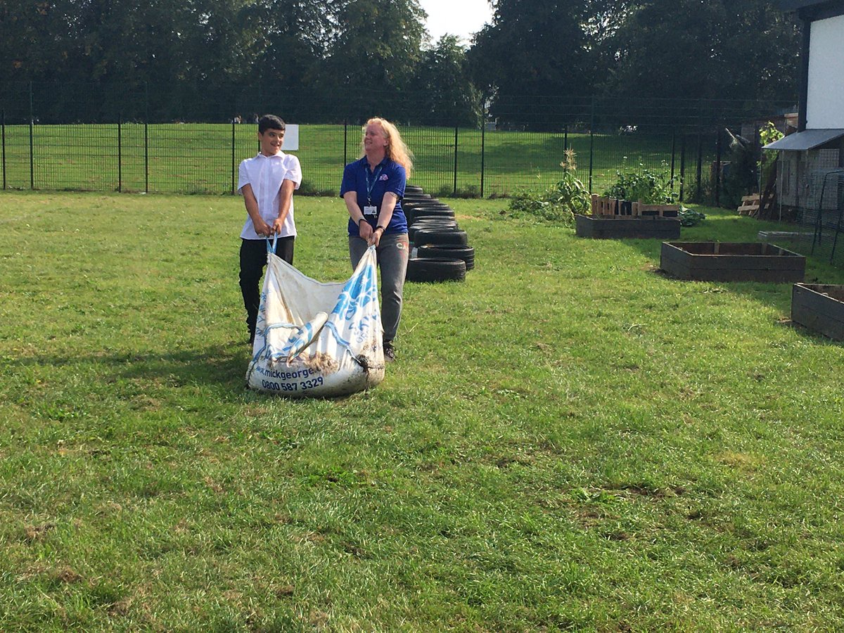 tbap_unity's tweet photo. Creating a Wellbeing Garden for our learners - working together in the fresh air @heads_together @BBCSpringwatch 🌼🌻💪 @AnastaciaAldri2 @AlanTitmarsh #semh #semd https://t.co/5l8TYCBlPw
