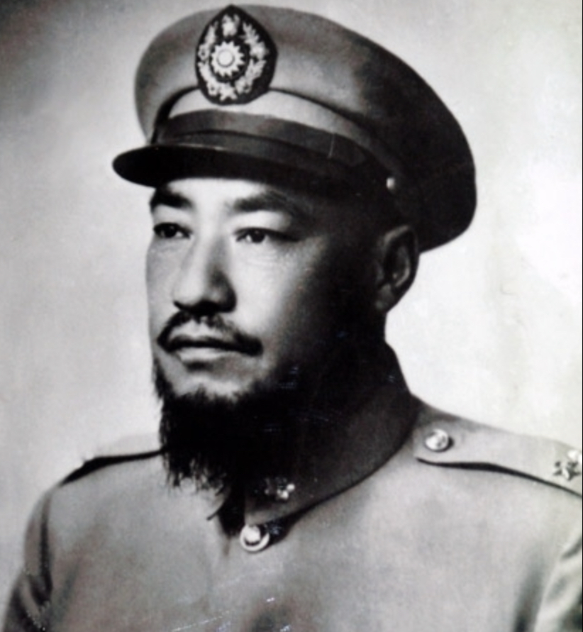 33 & 34) General Ma Bufang (”King of Northwest”) and Lieutenant General Ma Jiyuan, father and son of Ma (Muhammad) warlord clique, who lost home bastion of Lanzhou to Peng Dehuai in 1949. Both spent rest of their lives in Jeddah, Saudi Arabia, post-war.  https://twitter.com/simonbchen/status/1304227332337491968?s=20
