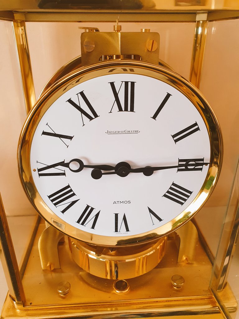 ldnbeekeeper's tweet image. Does anyone know how to make this clock to work? There's no key to it. Only pendulum...help :)
#clocks #pendulumclocks #horologer #clockmaker