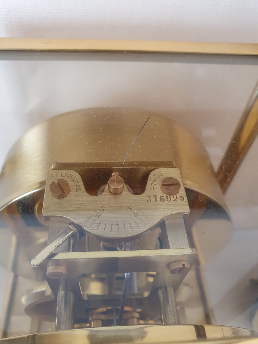 Does anyone know how to make this clock to work? There's no key to it. Only pendulum...help :)
#clocks #pendulumclocks #horologer #clockmaker