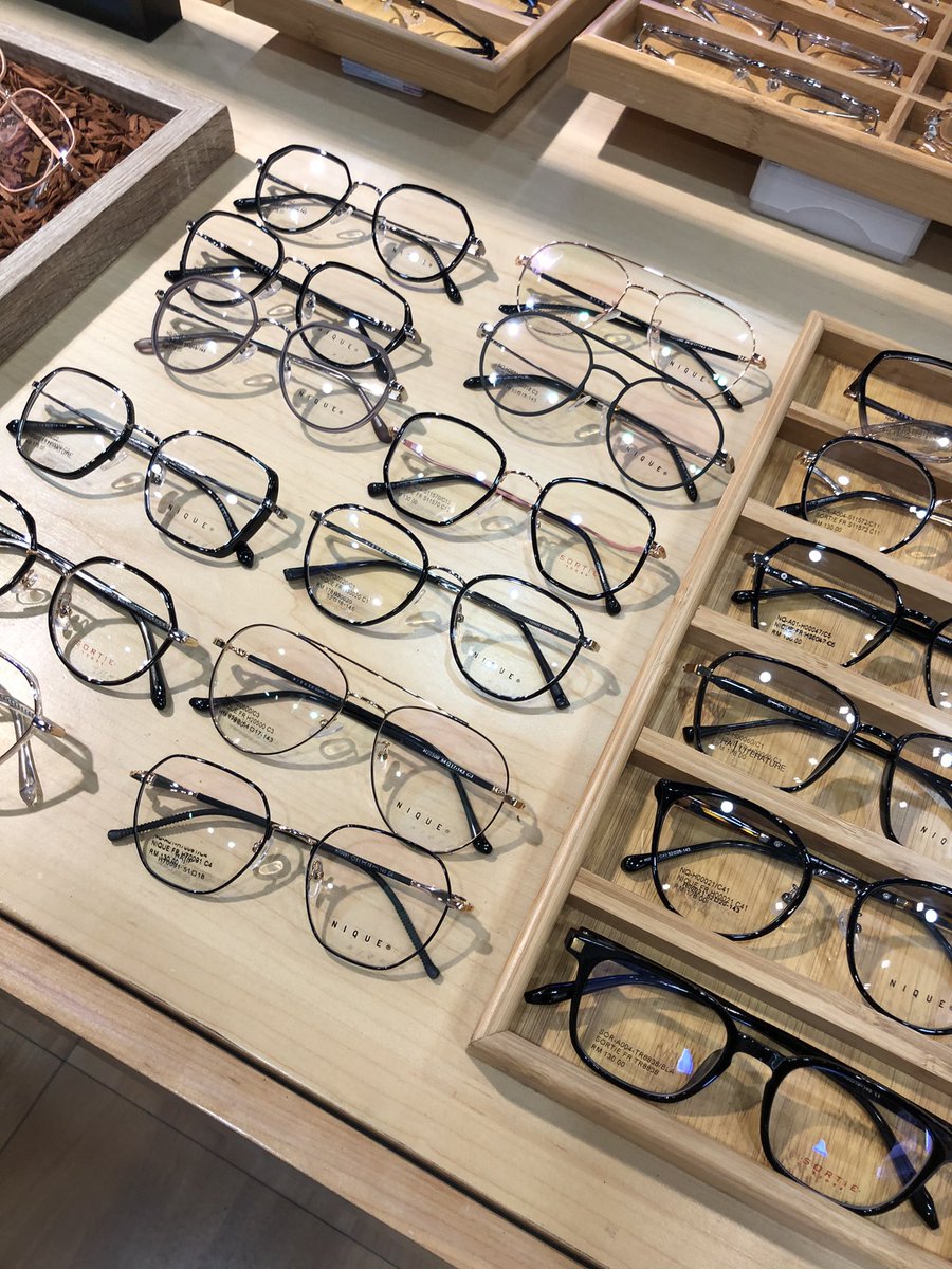 ketengahketepi's tweet photo. Bestnya kedai spect ni. Banyak frame spect yang lawa lawa and up to date😍 https://t.co/aFrvgjdxhR