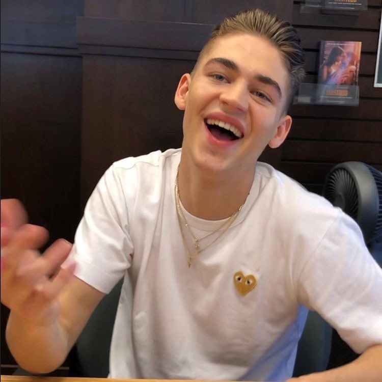 Hero Fiennes Tiffin smiling showing his dimples(A really necessary thread) 