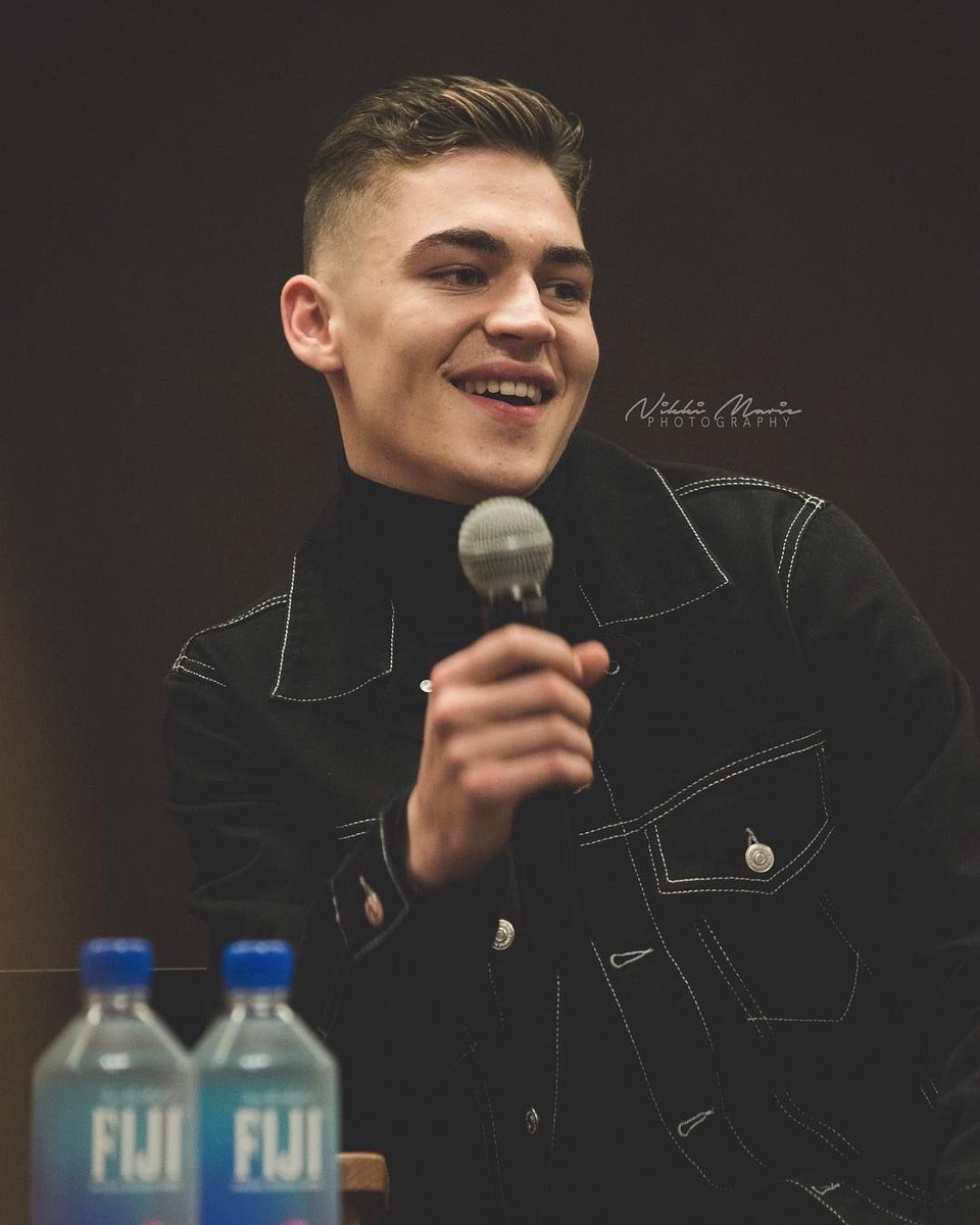 Hero Fiennes Tiffin smiling showing his dimples(A really necessary thread) 