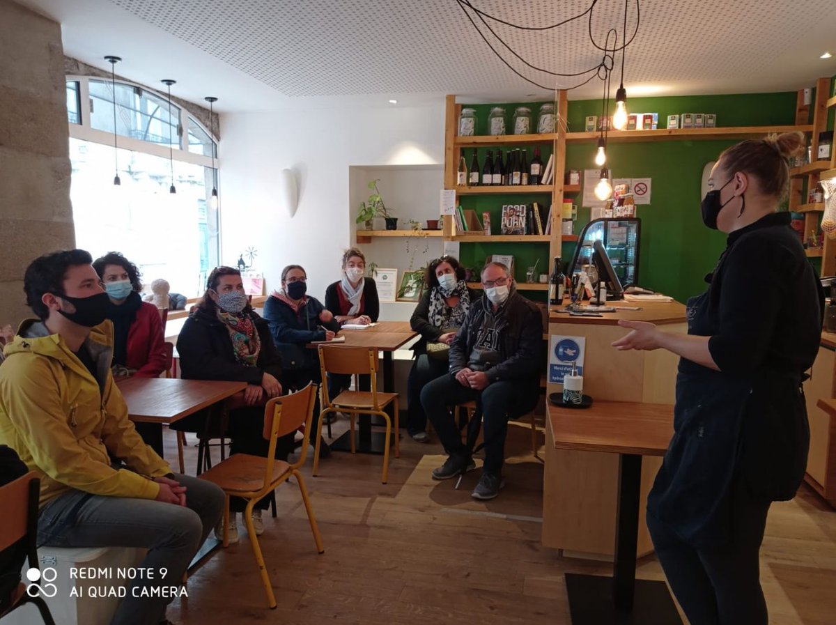 <a href="/PleinCentre/">Plein Centre</a> organise aujourd'hui dans le cadre des Tables de Nantes et du week-end de clôture <a href="/levoyageanantes/">levoyageanantes (compte inactif)</a> un parcours gourmand eco-responsable à la découverte de commerçants nantais soucieux de leur emprunte écologique. Le public, attentif, est conquis !