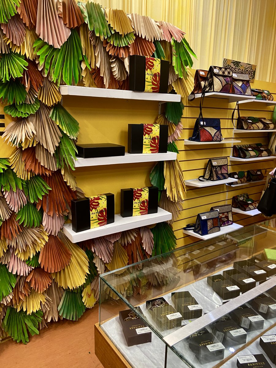 Manfarrr's tweet photo. My best friend just opened his shop and there are no words to describe how proud I am of him. He's worked so hard over the past 5 years and deserves all the success in the world. Please support his business and shop local https://t.co/jyjGu7YGVU https://t.co/D0xL82AqQe