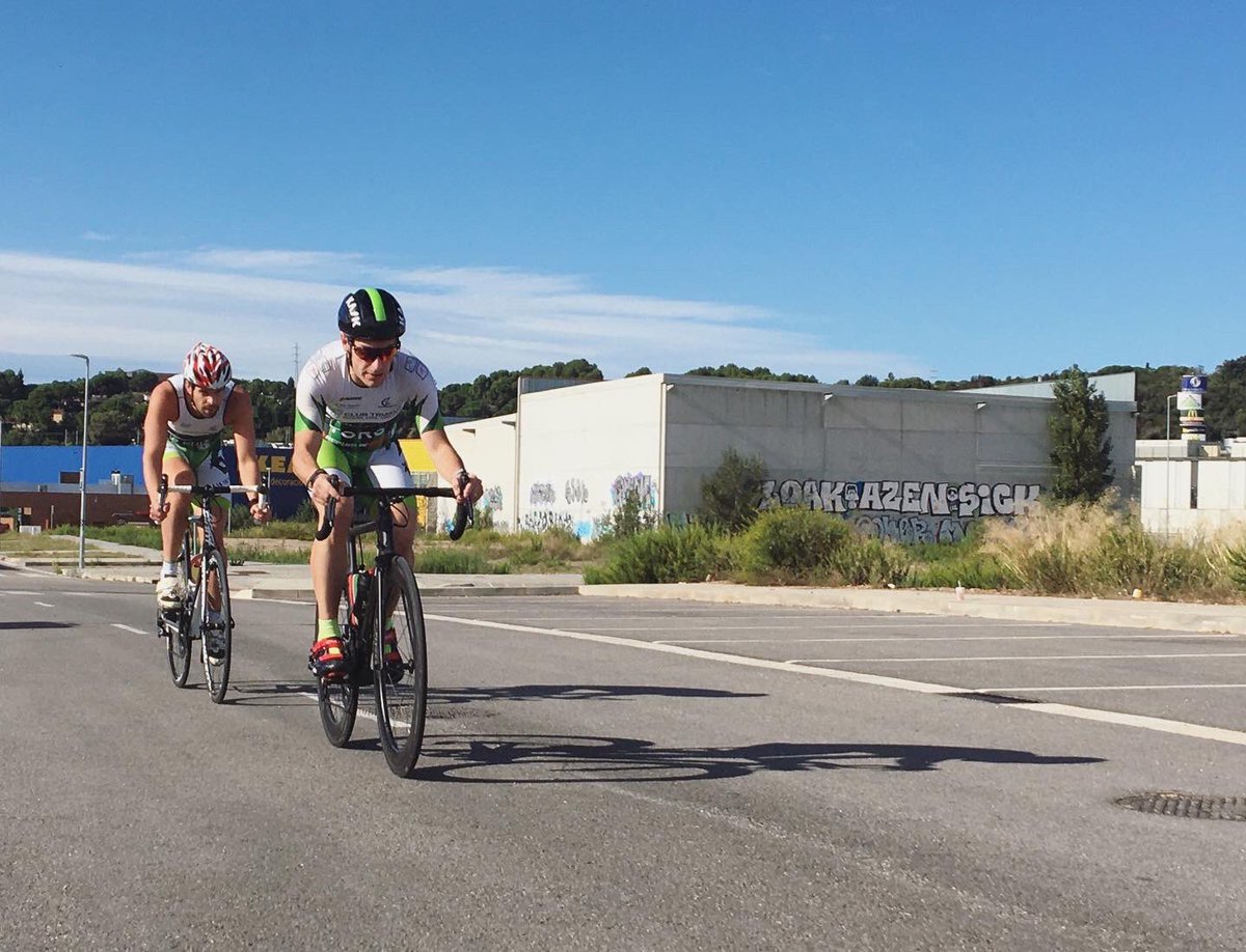 Entreno de multitransiciones con parte del equipo del <a href="/triatlobadia/">Club Triatló Badia</a> 🚴🏻‍♂️🏃🏻‍♂️💨