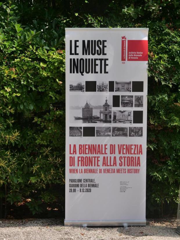 LE MUSE INQUIETE: UNA MOSTRA AL PADIGLIONE CENTRALE La Biennale di Venezia, nella ricorrenza dei 125 anni dalla sua fondazione, presenta la mostra Le muse inquiete. La Biennale di Venezia di fronte alla storia, aperta al Padiglione Centrale dei Giardini della Biennale