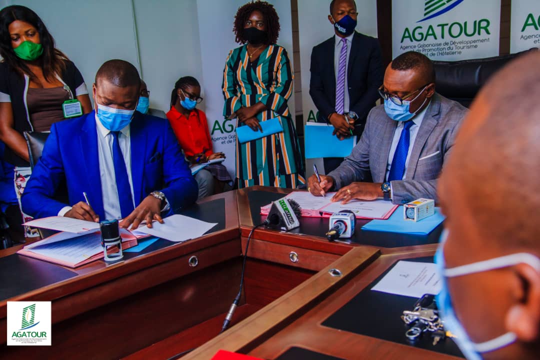 GabonInAction's tweet photo. Signature du protocole d'accord entre l’ @agatour_gabon et @transakanda
À la découverte de Libreville, ses quartiers et son histoire grâce au #LibrevilleCityTour
#Tourisme #Agatour #TransAkanda #GabonInAction https://t.co/WongyhNo9W