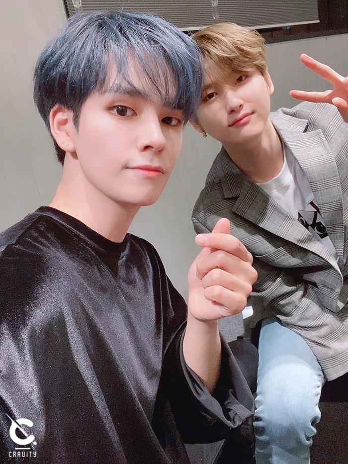 200926 • cravitystarship& #39;s update 4 selcas in a whole week wew