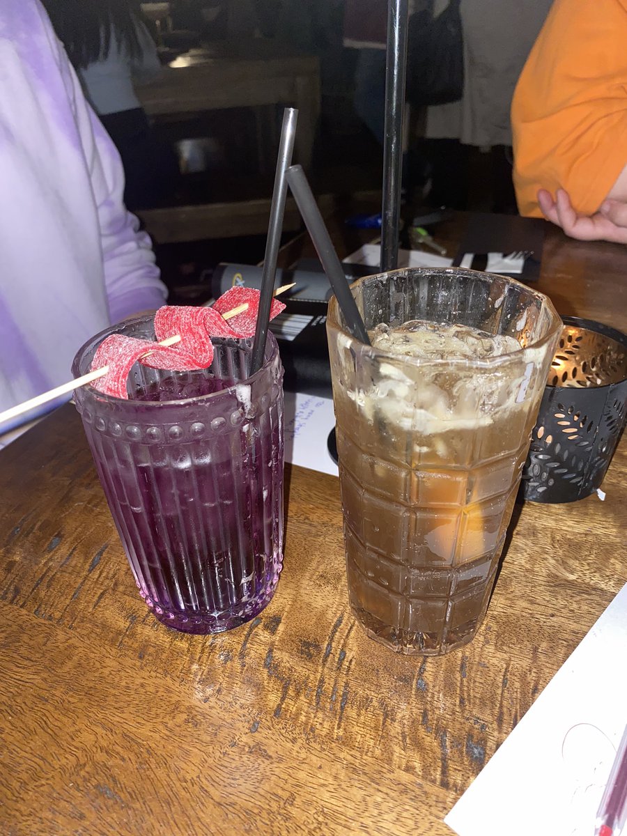 schnittypodcast's tweet photo. We copped some VERY strong drinks and obv a plate of schnitty in Lithgow. Ratings to come on the next ep 👁👄👁
(Also some bonus content from the toilet stop on the way and a team photo x) https://t.co/O7Wkx1Y41j