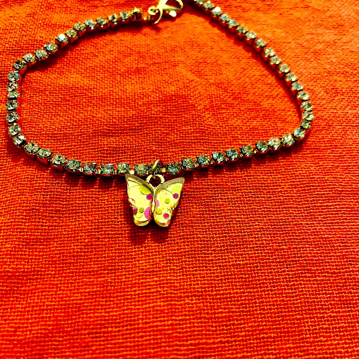 Our multicolor “Pretty Wings” anklet is on sale now for $5.49 (that’s 50% off!)😱

Check it out on our site by clicking the link in our bio! ✨