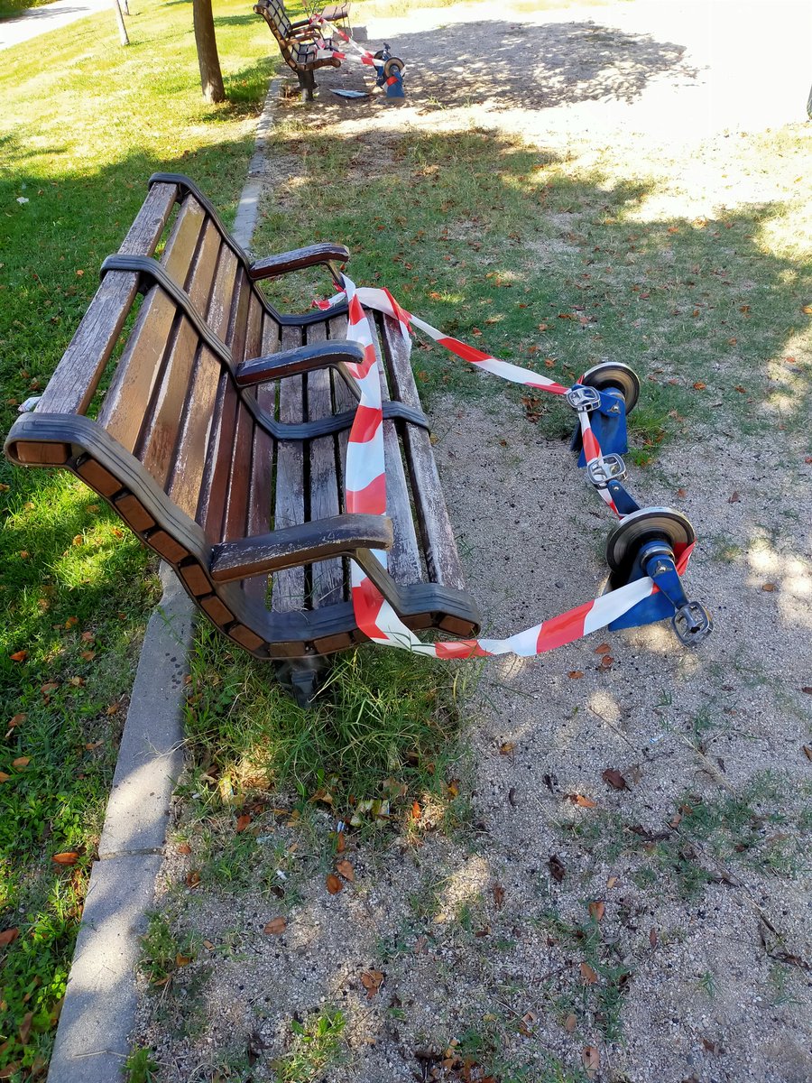bernefies's tweet photo. Puedo llegar a entender (aunque no lo entiendo) los parques infantiles cerrados por aquello de los grupos burbuja (que se rompen cuando van a escuelas deportivas por las tardes), pero que puedas ir al gimnasio y no puedas sentarte a pedalear al aire libre...no https://t.co/1a7D8kIY6I