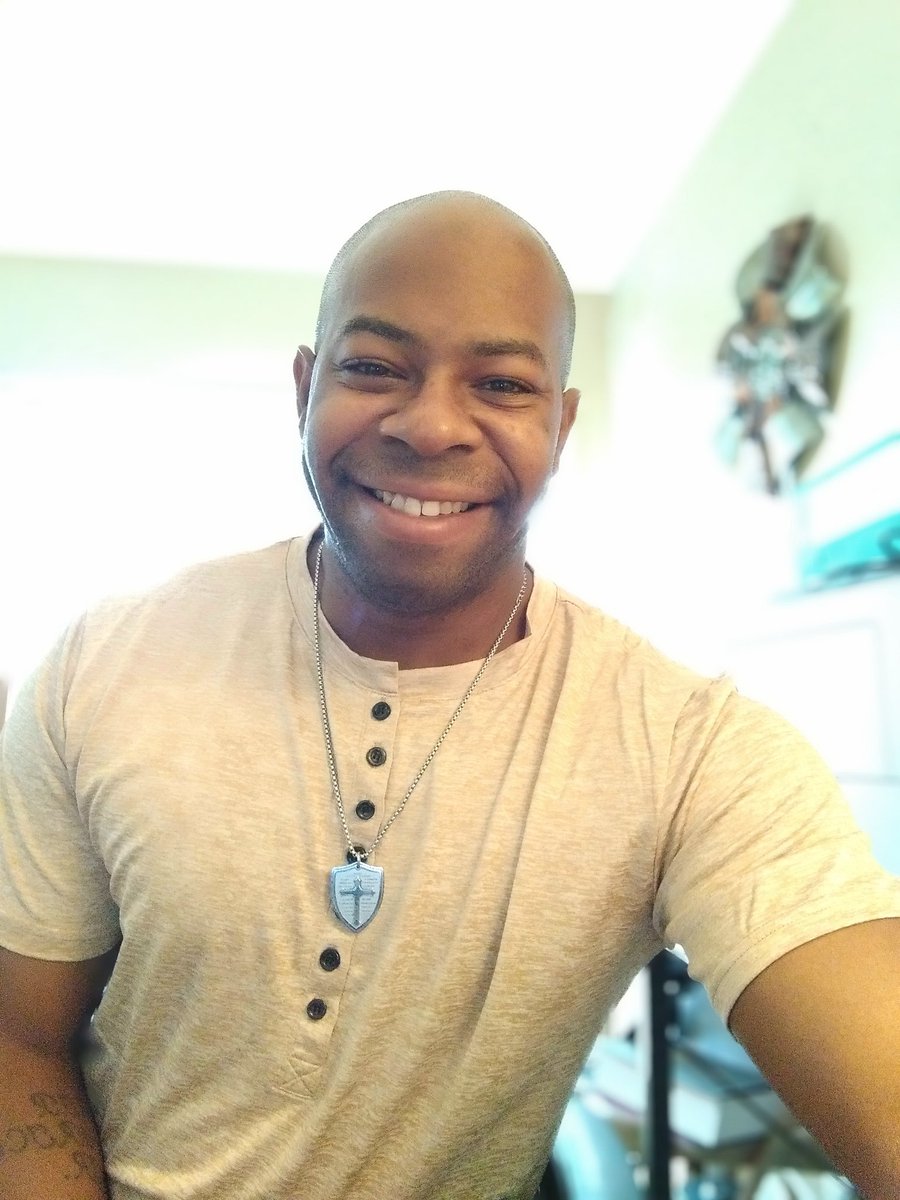 MauriceBishopCh's tweet photo. Good morning everyone. Happy Saturday! #HappySaturday #smile #chesslife #mauricebishopchess https://t.co/2EiJkcWPxy