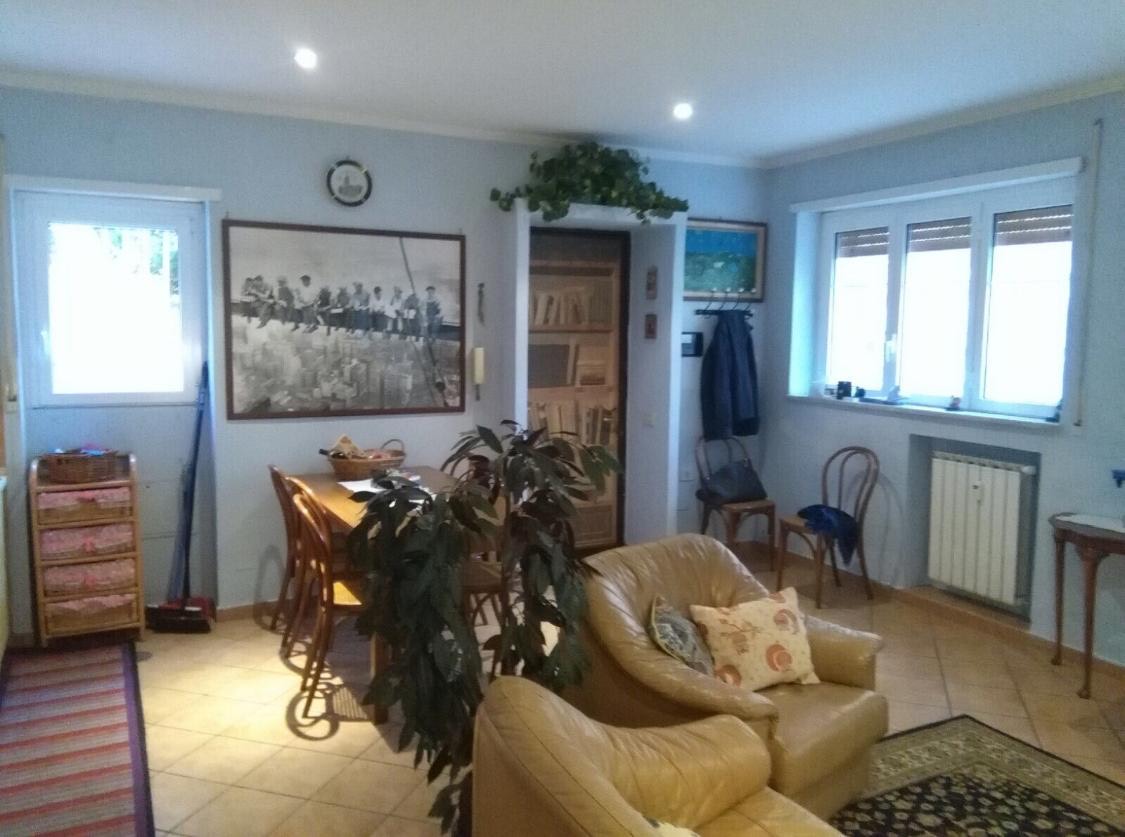 CaseAnnunci's tweet photo. @CaseAnnunci 
Roma affittasi appartamento piano terra due camere due bagni (uno con doccia e lavatrice ed uno solo wc) living con cucina e salotto no fumatori aria condizionata.

https://t.co/uTiZE0i0Jd

#Roma #appartamento #affitto #annunci #balduina https://t.co/u7DuZtLWva