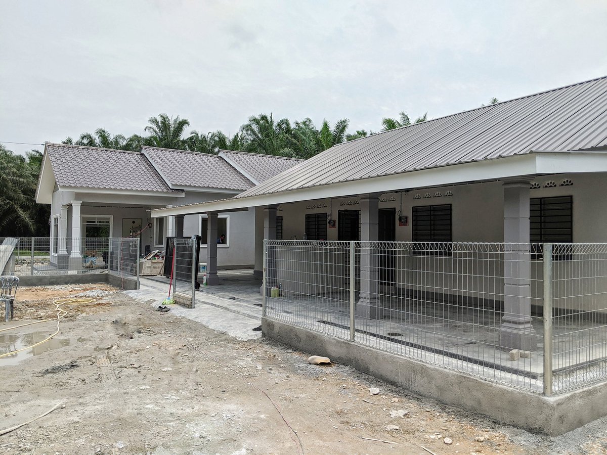 Update 26 Sep 2020.Alhamdulillah, 2 pintu rumah sewa dah siap. Tinggal kemas & basuh je. Kos satu pintu luas 750sqf RM45,000.Belum sempat iklan dah ada orang setuju sewa dua-dua pintu .Rumah adik dah 90% siap. Tinggal pasang tile & tingkap. 1000sqf harga RM75,000.