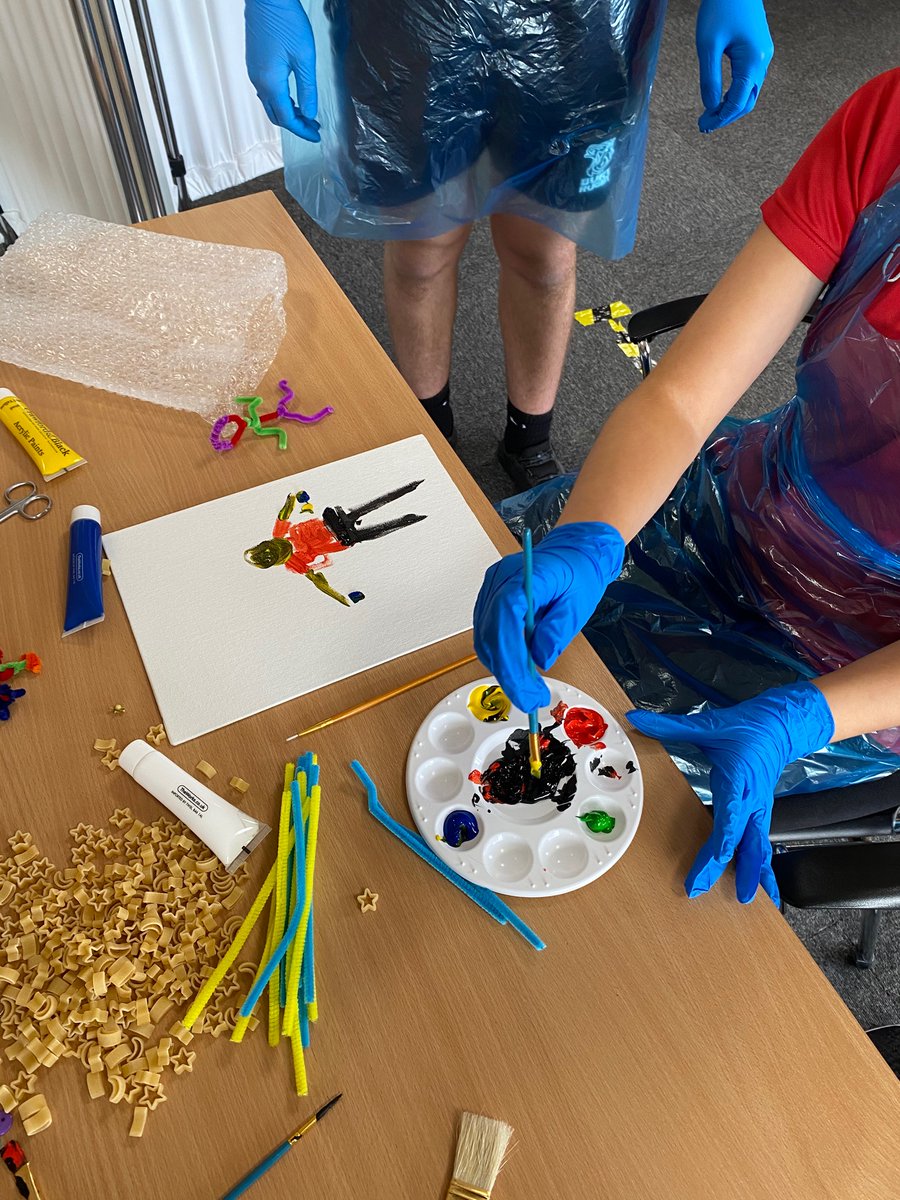 Ellie Travis tweet media