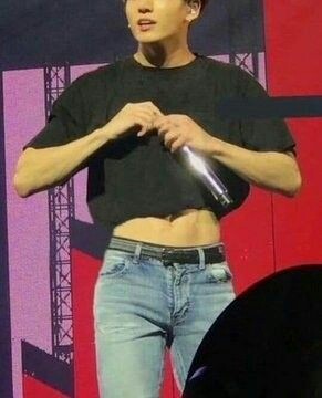Jungkook's immaculate body proportions. A detailed thread: