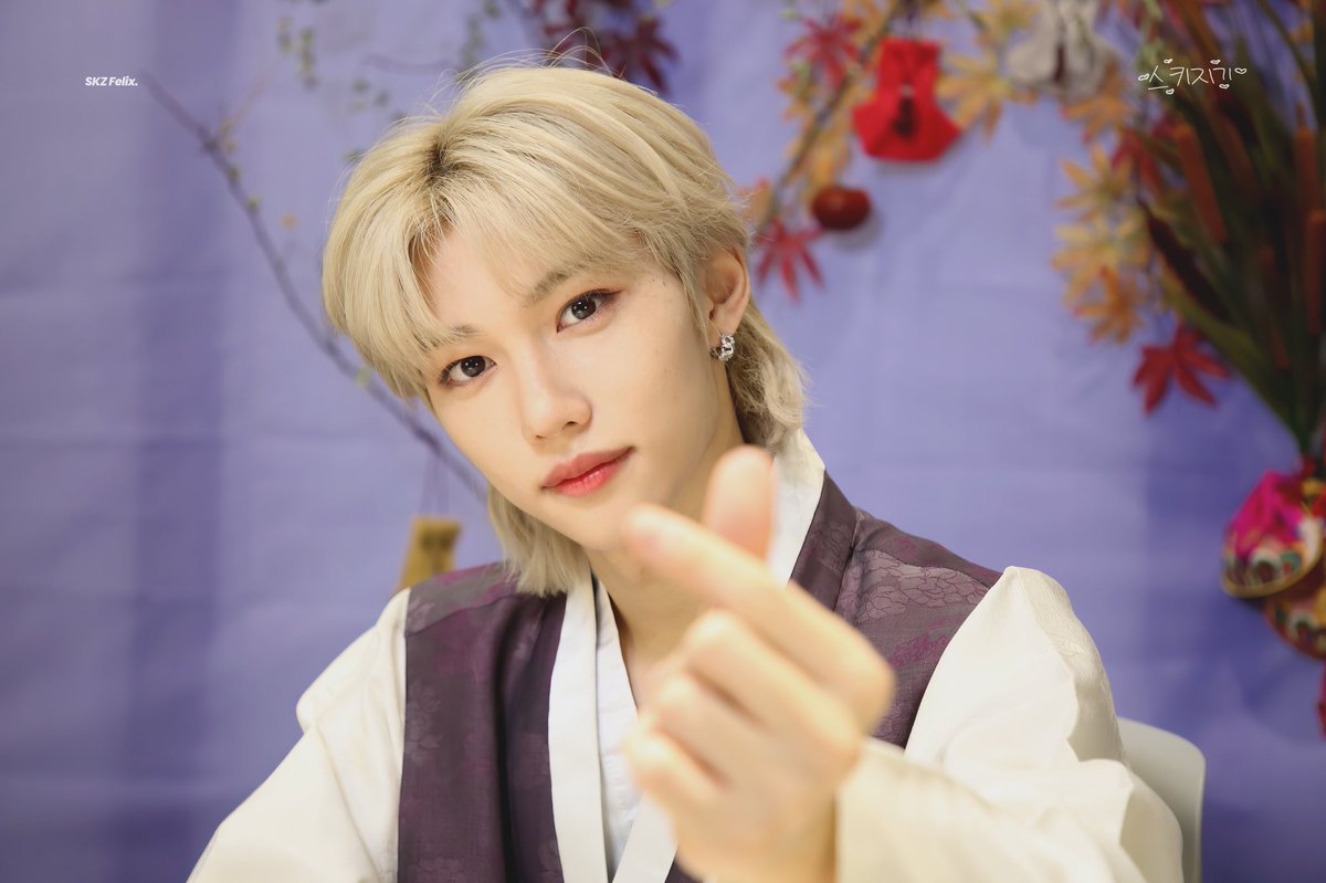 Stray Kids Japan Official on X: Stray Kids Japan Official on X: