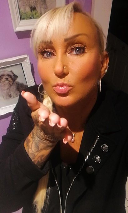 Ich wollte euch ein k&uuml;sschen schicken weil ihr immer so lieb zu mir seid.. Danke 💋 #danke #thankyou #kissforyou<a href="/tag/love"class="tags"><span>#love</span></a><a href="/tag/happy"class="tags"><span>#happy</span></a><a href="/tag/thankyou"class="tags"><span>#thankyou</span></a><a href="/tag/lovemyjob"class="tags"><span>#lovemyjob</span></a><a href="/tag/kiss"class="tags"><span>#kiss</span></a><a href="/tag/lucky"class="tags"><span>#lucky</span></a>