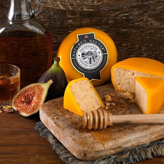 Snowdonia Cheese Company Cheddar beautifully balanced with figs, honey and dark rum 👏

Available to buy on our B2B platform at trade prices with doorstep delivery: l8r.it/8Wdc

#welshcheese #cheddar #snowdoniacheese

@snowdoniacheese