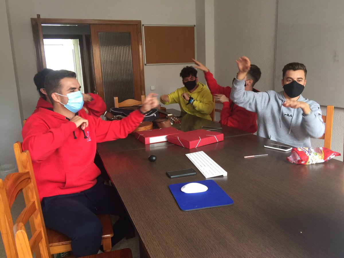 centroguada's tweet photo. En el turno de mañana de talleres con Abel Domínguez, @javi_comino, @yasuryromero, Miguel Ángel Olivares y @tono_casado. Seguimos trabajando la mirada hacia nuestro interior y hacia la realidad que nos rodea #LaBellezaDeLaFe #AlgoNuevoEstáBrotando 🌱 https://t.co/HkoT7dbJmb