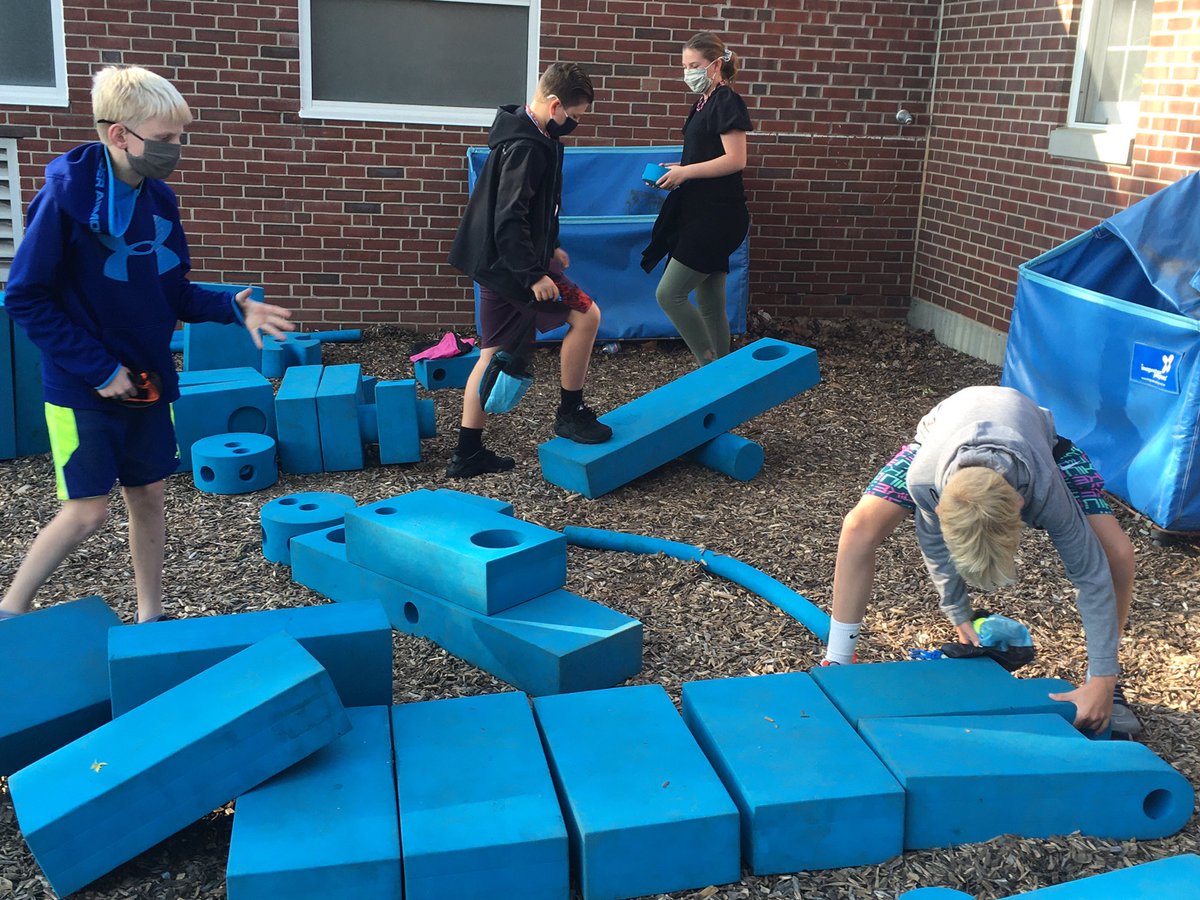 MPHScienceDept's tweet image. When less is more....when I step aside and simply urge students to design an experiment with their parachute person..engineering, team work, and creativity instantly arrive.