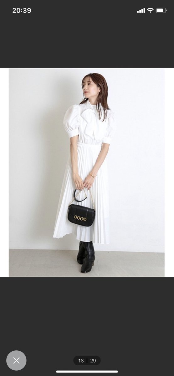 この前買い物しててかわいい〜〜とおもった服。。。高いし汚しそうだけどめちゃめちゃ欲しいな。。。🤍🤍🤍お給料入ったら買お👧🏻🤍✊