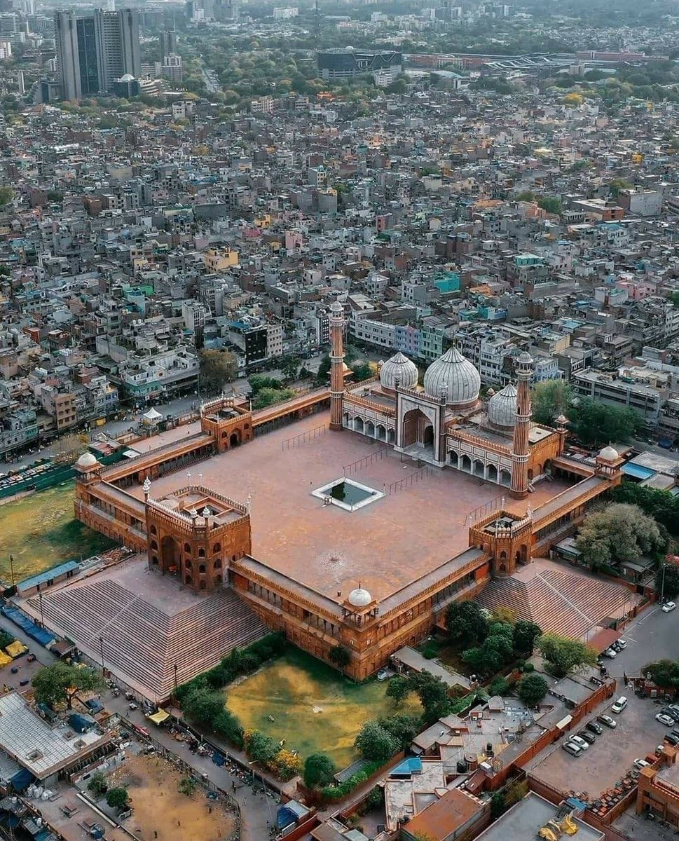 THE JAMA MASJID OF DELHI IS A HINDU GURUKUL. The construction of Delhi's Jama Masjid is credited to Shah Jahan.There is no proof of Shah Jahan's court documents or any other piece of paper as evidence of Jama Masjid built by Shah Jahan, yet the credit of Jama Masjid to Shah