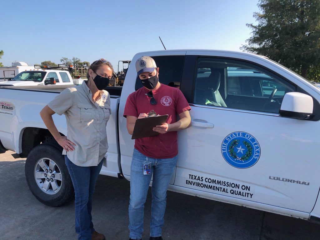 TCEQ's tweet photo. TCEQ Investigators are on the scene in Lake Jackson to conduct water sampling. 

The Brazosport Water Authority has lifted the Do Not Use Water Advisory for all areas except Lake Jackson. 

#TakeCareOfTexas https://t.co/5pOk0sHGOE