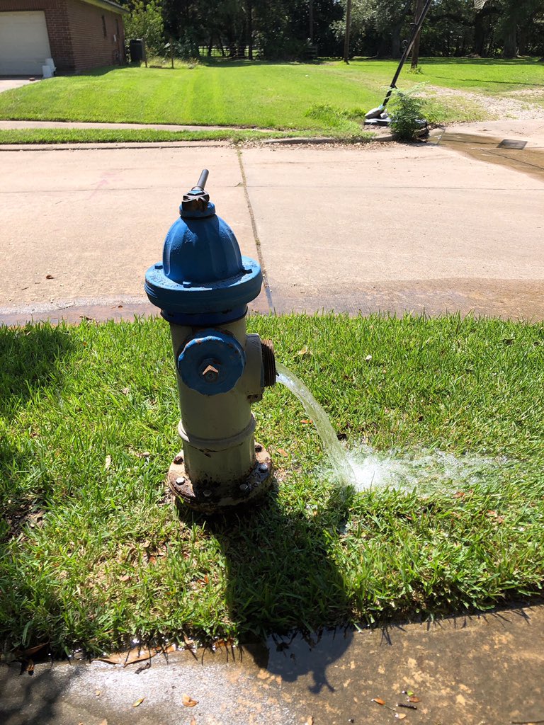 TCEQ's tweet photo. TCEQ Investigators are on the scene in Lake Jackson to conduct water sampling. 

The Brazosport Water Authority has lifted the Do Not Use Water Advisory for all areas except Lake Jackson. 

#TakeCareOfTexas https://t.co/5pOk0sHGOE