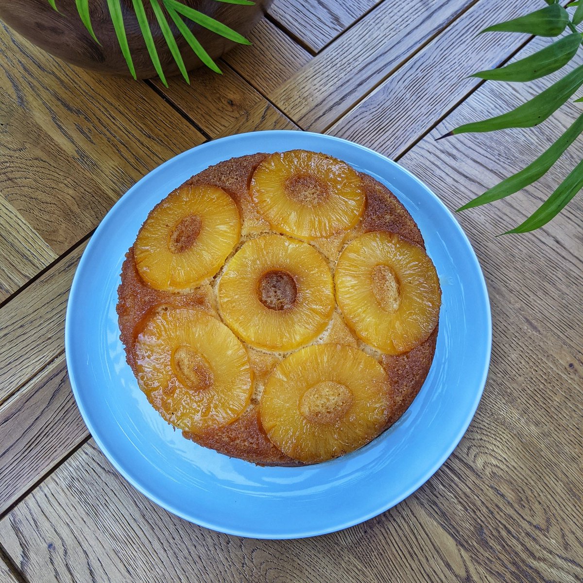 Pineapple upside down cake 🍍#GBBOTwitterBakeAlong