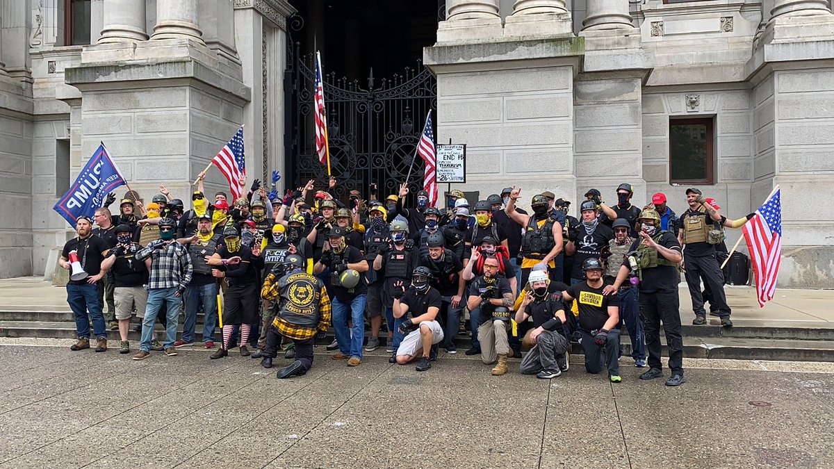 The picture the Proud Boys wanted.
Lots of white power “👌🏼” https://t.co/qSifeQNdgp