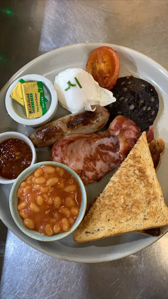 wheldrakescafe's tweet photo. We are #open again #tomorrow for #sundaybreakfast @wheldrakescafe  

All #fresh to #order .. this was a customers #smallenglish with #blackpudding this morning. ☺️

#breakfast #freerange #johnsonsfarm 🐣#gedbell #butchers #annastrotters #sausages #baytreerelish nomnomnom...🙌 https://t.co/qaP7nAGZK2