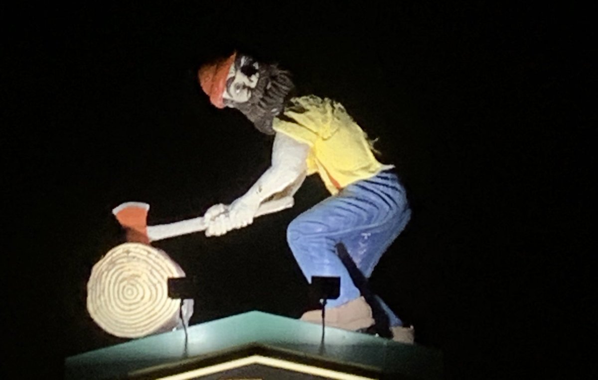 JasonOShell's tweet image. I can’t help it, I’m a sucker for wood carvings. After 2 months of bouncing around the country on fire assignments, not gonna lie, starting to resemble this guy 🪓 🪓🪓