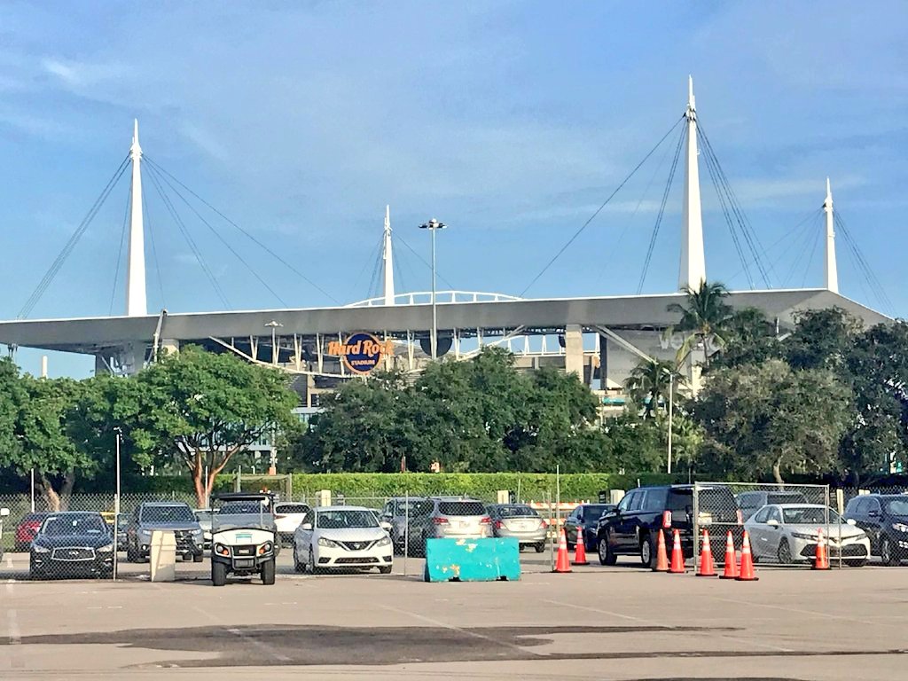 Fact: despite the early closure at #COVID19 Test Site @HardRockStadium, they were able to perform 1,143 tests in 3 hours today. Strong💪work from the professional (and dedicated) nurses, @FLGuard & @FLSERT staff who've done a total of 138,620 swab tests (as of Friday).