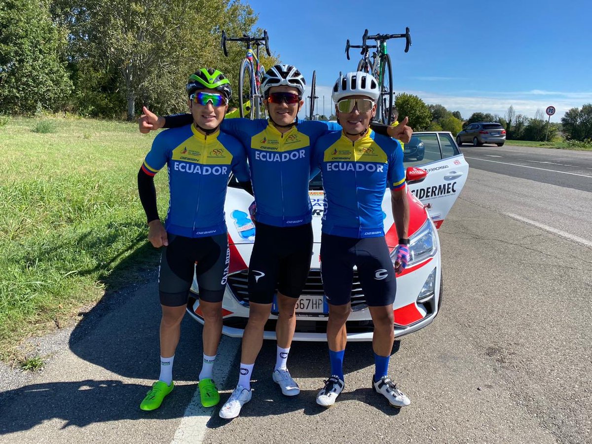 RichardCarapazM's tweet photo. De entrenar juntos en las carreteras del Carchi 🇨🇬 a representar a Ecuador en un mundial de ciclismo!! Listos para la batalla!! 🤪🇪🇨 https://t.co/OVhrwlyF7r