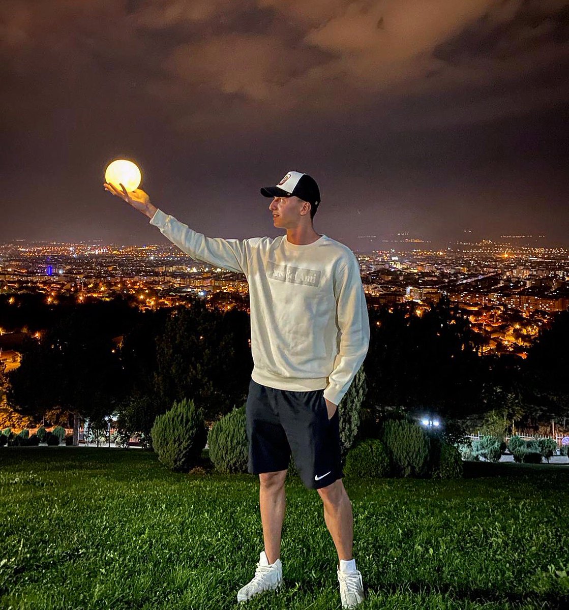 ebrar__yigit's tweet photo. En güzel kurtarışım 🧤
#ay 🌕 https://t.co/uExy8qfUme