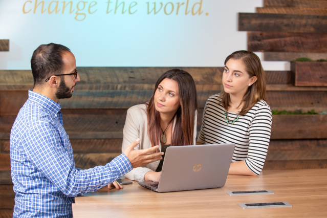 EmilieMeck's tweet image. Students - imagine, invent, &amp;amp; deliver ways to better serve the world with Booz Allen! Let’s talk about how you can join our meaningful mission and drive change. Start by checking out our upcoming university events. #LifeAtBooz #campusrecruiting #internpro dy.si/pcAf2