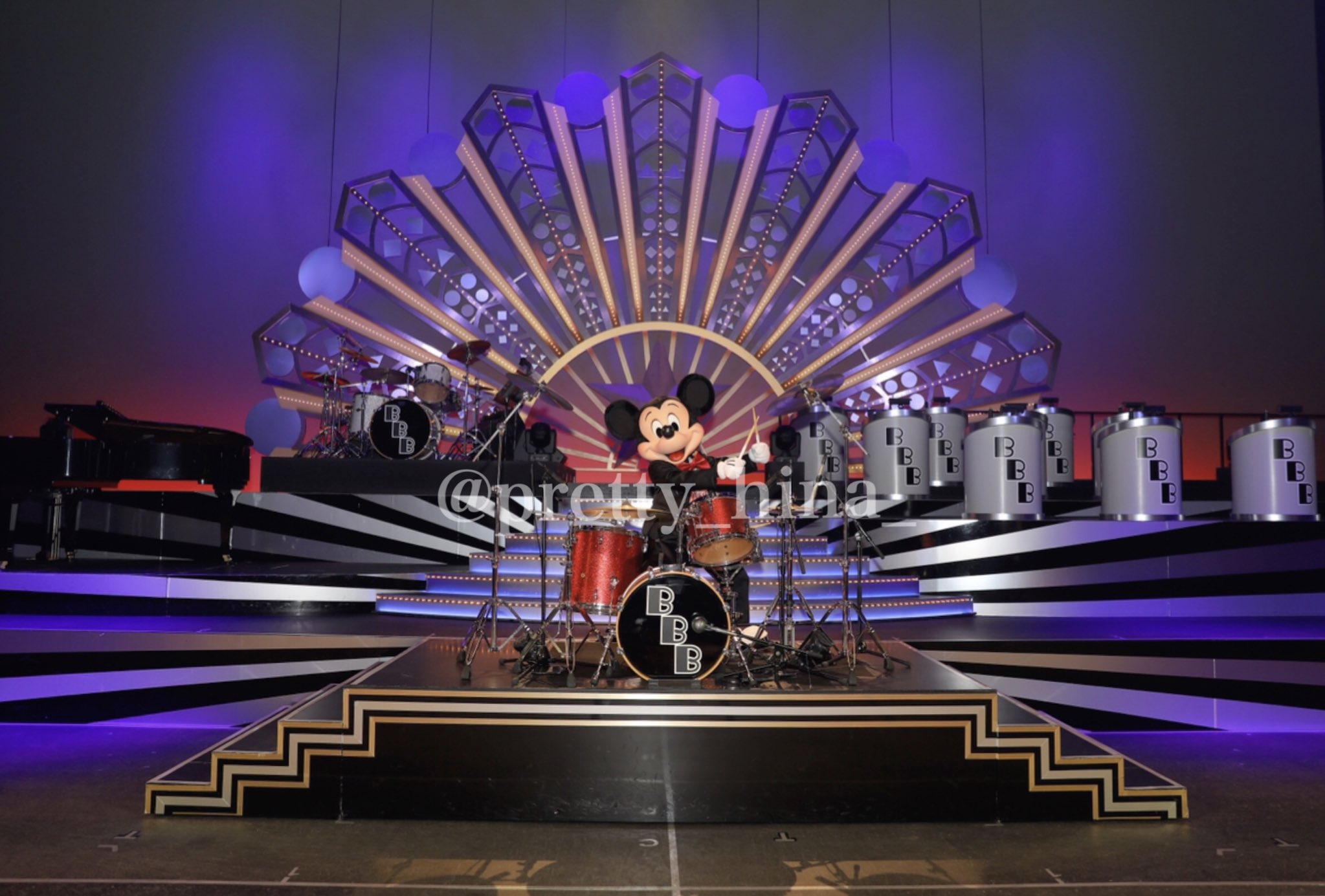 Hina A Special Treat めちゃくちゃ幸せな時間だった 本当に信じられない ブロードウェイミュージックシアターのステージに登ってbbbのミッキーと会話して一緒に写真も撮れるなんて凄く価値のある時間とパッケージだった 値段に見合ったとかじゃなくてこの
