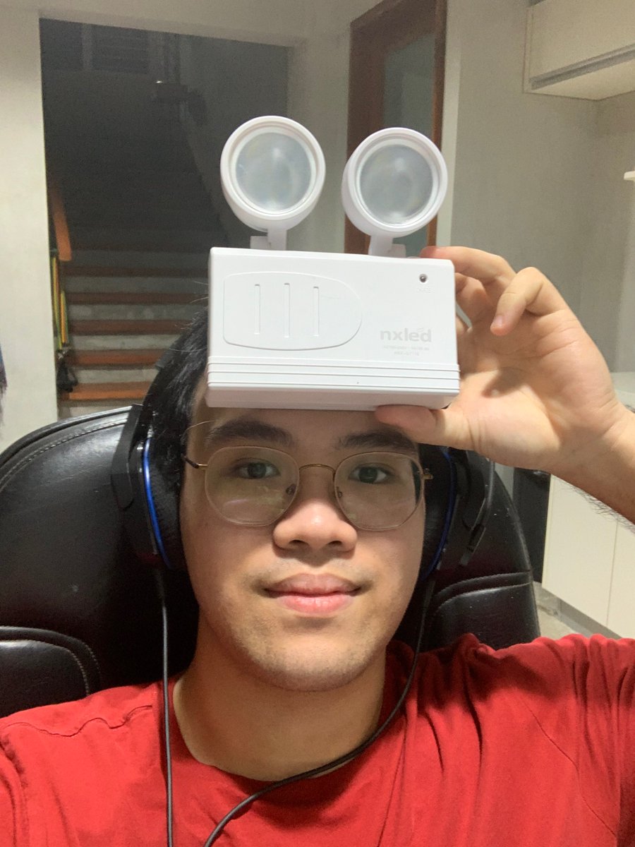 javier4sale's tweet photo. #1108Mixtape turned me into wall-e https://t.co/ctKdjRCVDG