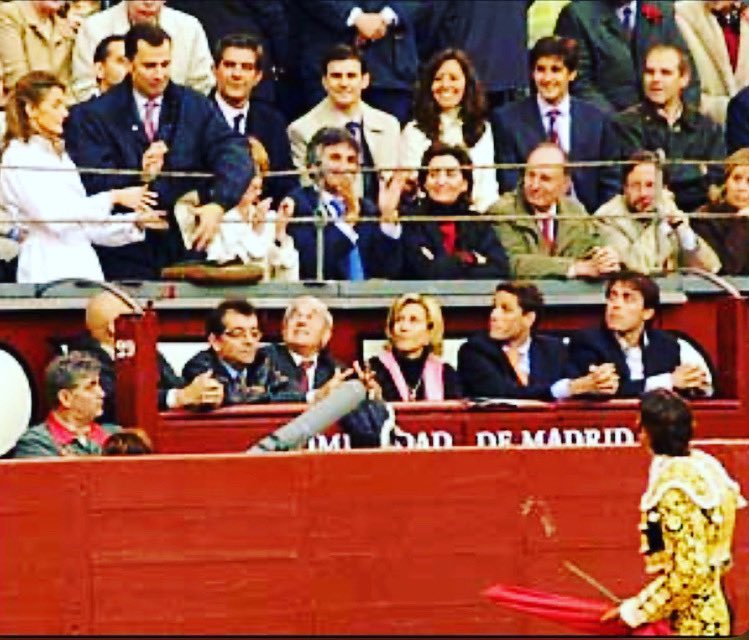 Siempre apoyare a La Corona de españa y a nuestro rey don Felipe VI. !VIVA ESPAÑA Y NUESTRO REY!!