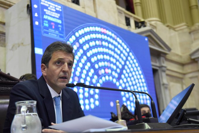 AgenciaTelam's tweet image. Massa (@SergioMassa) sobre el exdiputado Ameri, tras escándalo por escena sexual: "Cada vez que veo el video, pienso en la reacción que tuve al inicio y luego el cuerpo, y lo echaría una y mil veces"